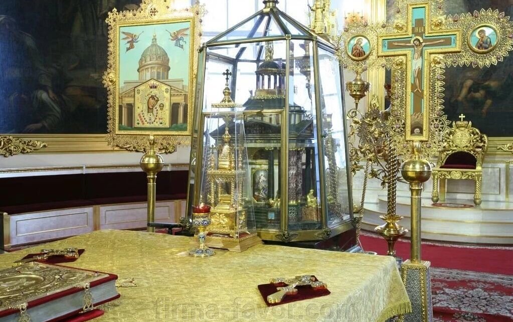 Дарохоронниця на престол